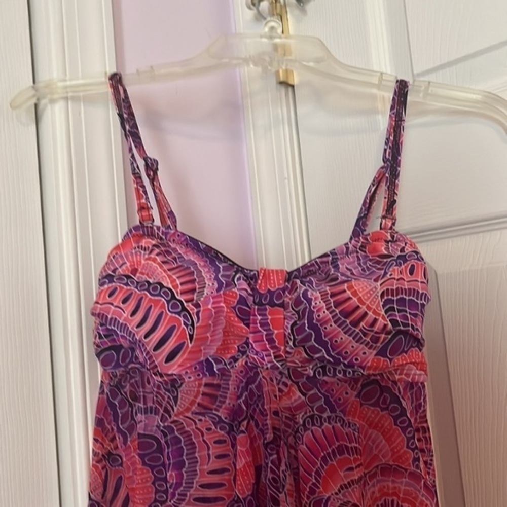 Woman’s gorgeous Bathing suit top swim suit bathing suit - Size 6